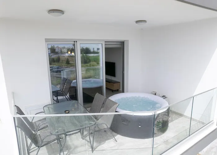 Hubstay - Rotiana Apartment With Jacuzzi, Larnaca
