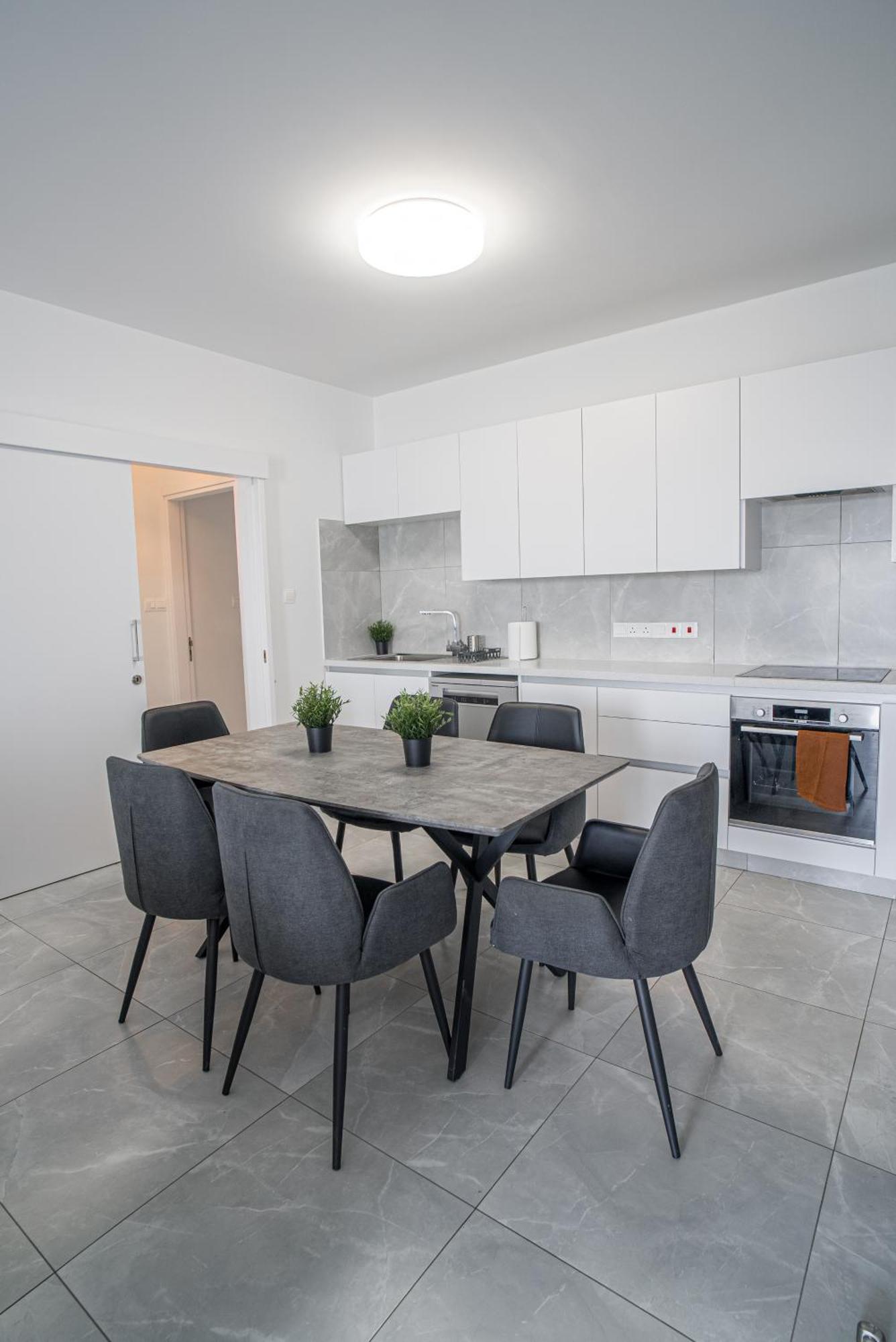 Hubstay - Rotiana With Jacuzzi, Larnaca * Aradhippou
