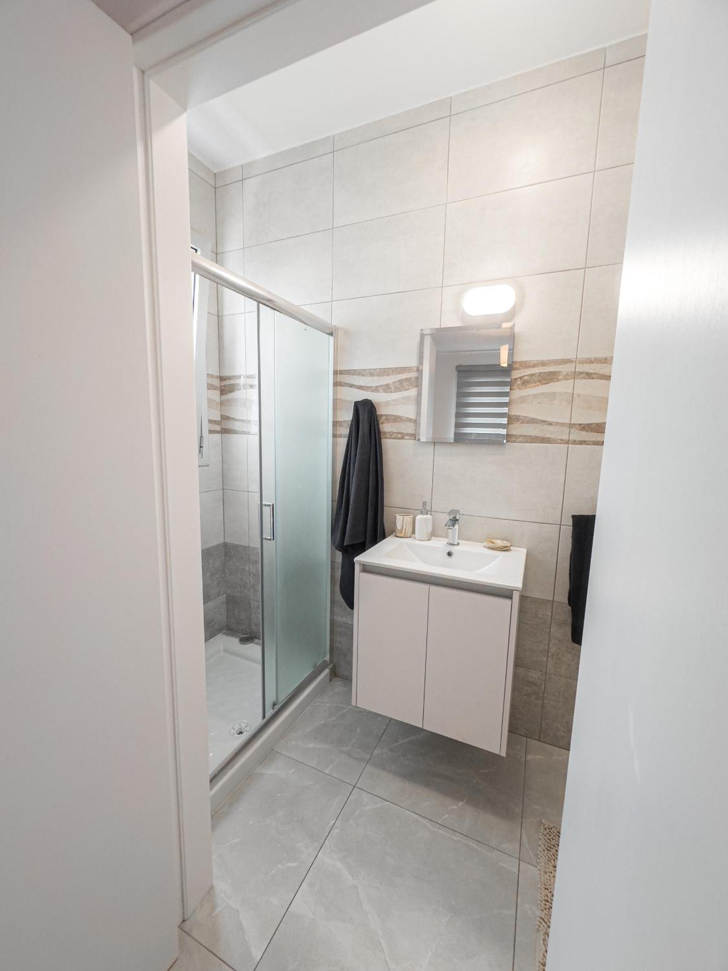 Hubstay - Rotiana With Jacuzzi, Larnaca Daire *