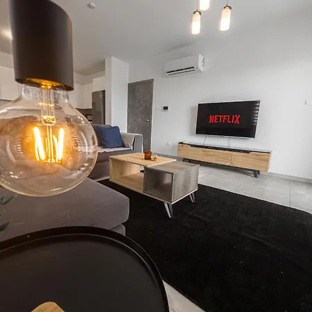 Hubstay - Rotiana Apartment With Jacuzzi, Larnaca Aradhippou Exterior photo