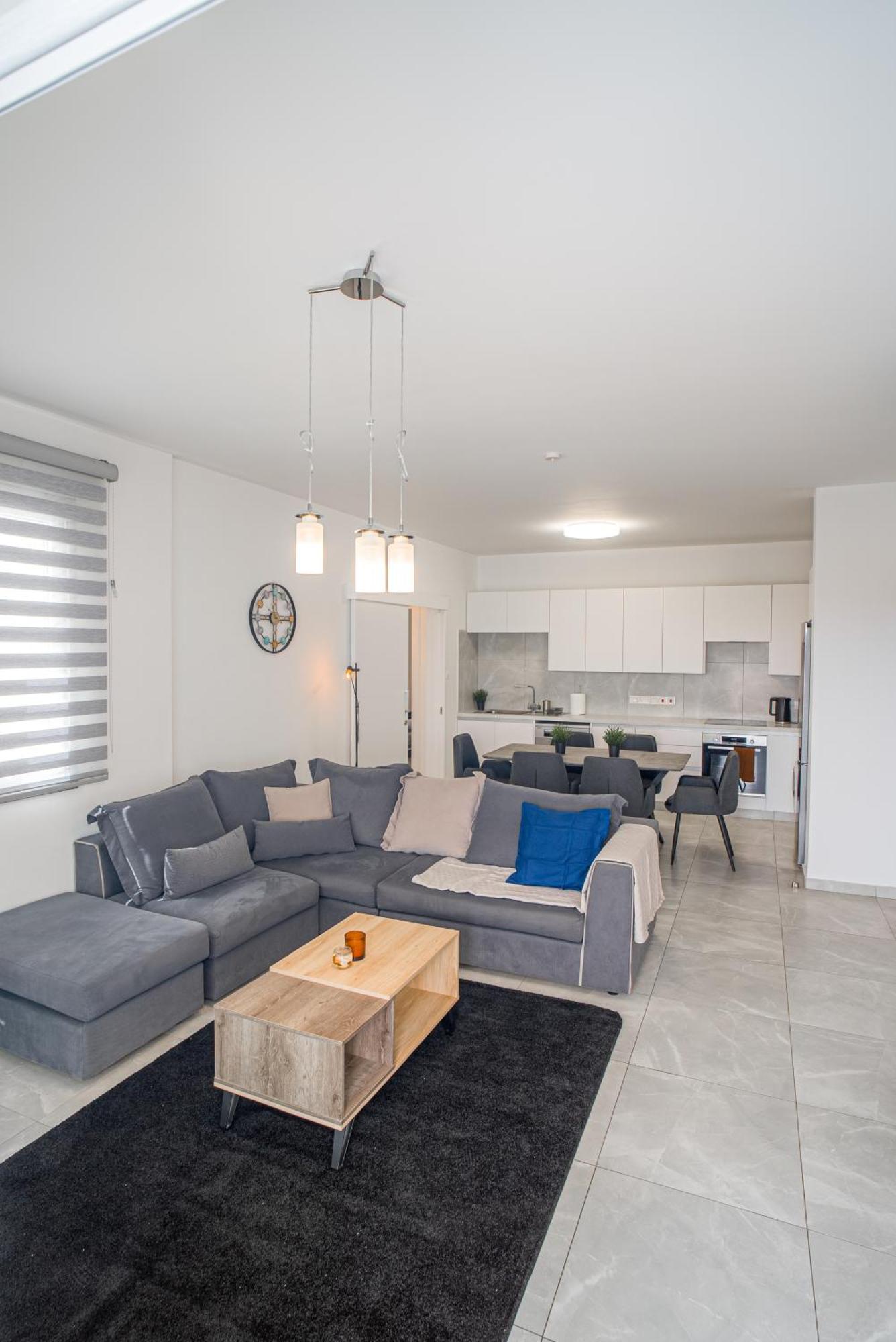 Hubstay - Rotiana With Jacuzzi, Larnaca Aradhippou