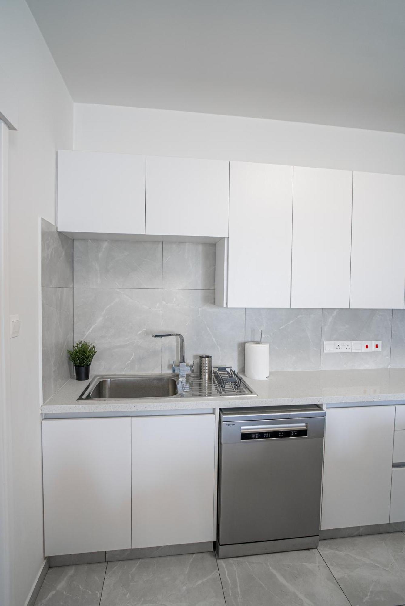 Apartment Hubstay - Rotiana With Jacuzzi, Larnaca