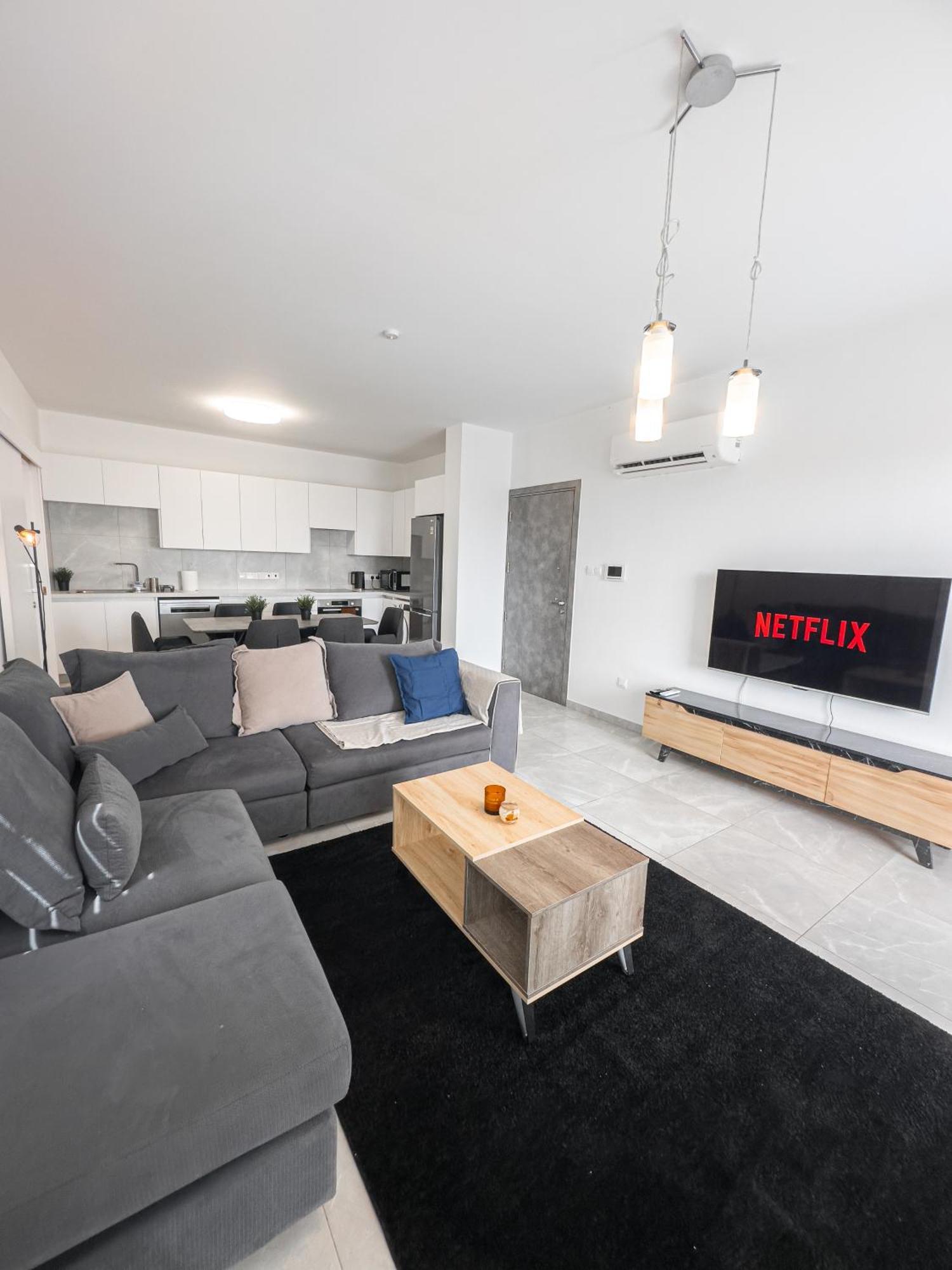 Apartment Hubstay - Rotiana With Jacuzzi, Larnaca Aradhippou